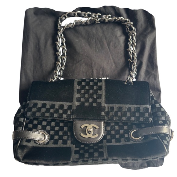 NEW CHANEL | Chain Shoulder Bag CocoMark Velvet Black - Picture 6 of 15